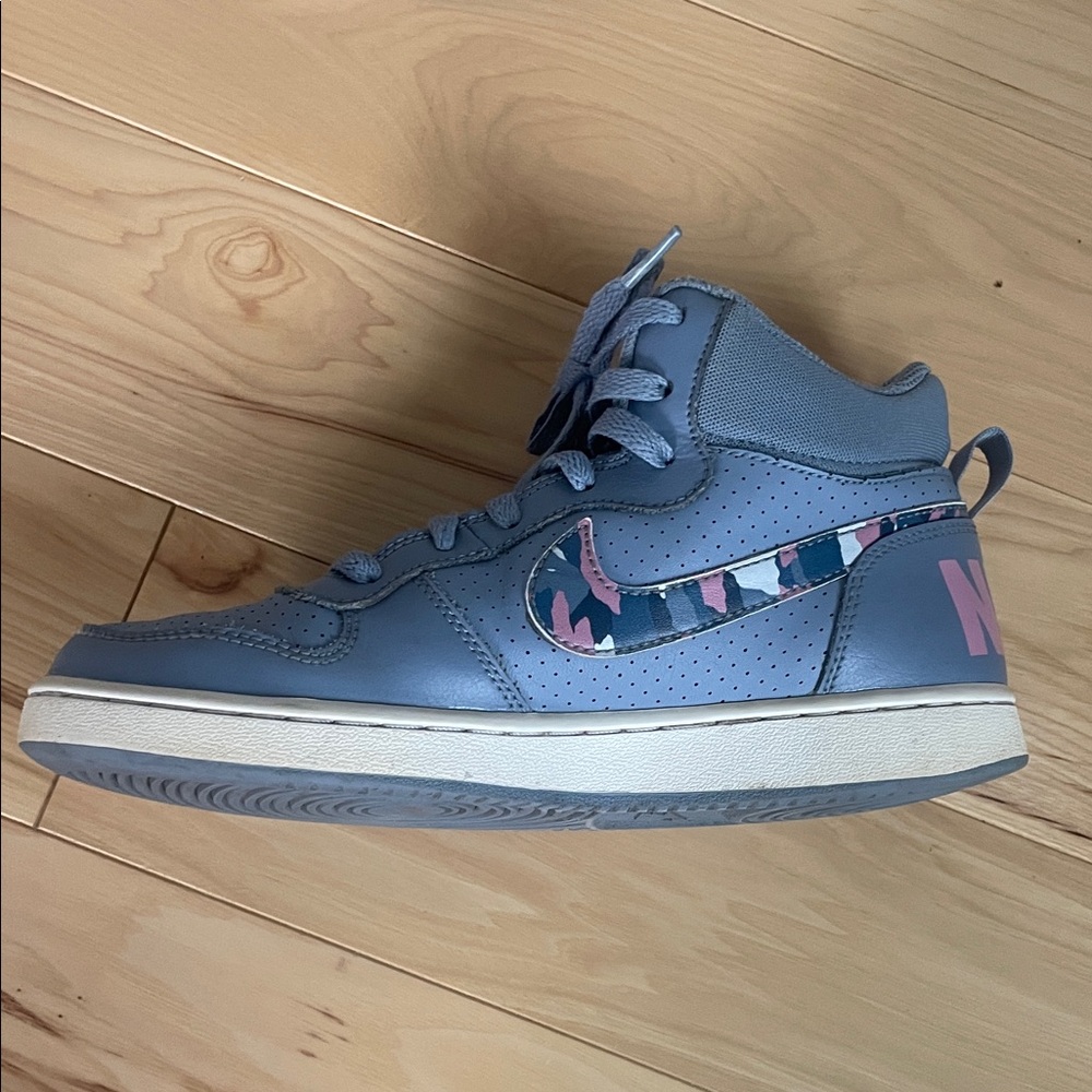 Nike Big Kids Gray/Blue Sneakers with Pink and Light Blue Camo Swooshes - Picture 5 of 6
